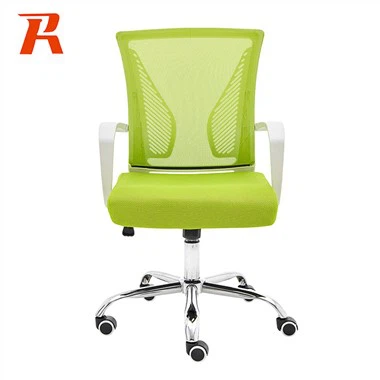 Καρέκλα υπολογιστή στο πάτωμα από σκληρό ξύλο